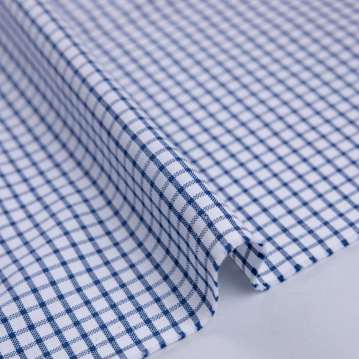 Oxford 100% coton - Carreaux bleu marine fond blanc