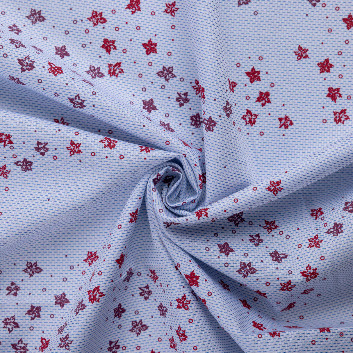 Popeline chevron 100% coton – Étoiles rouges fond bleu clair & blanc