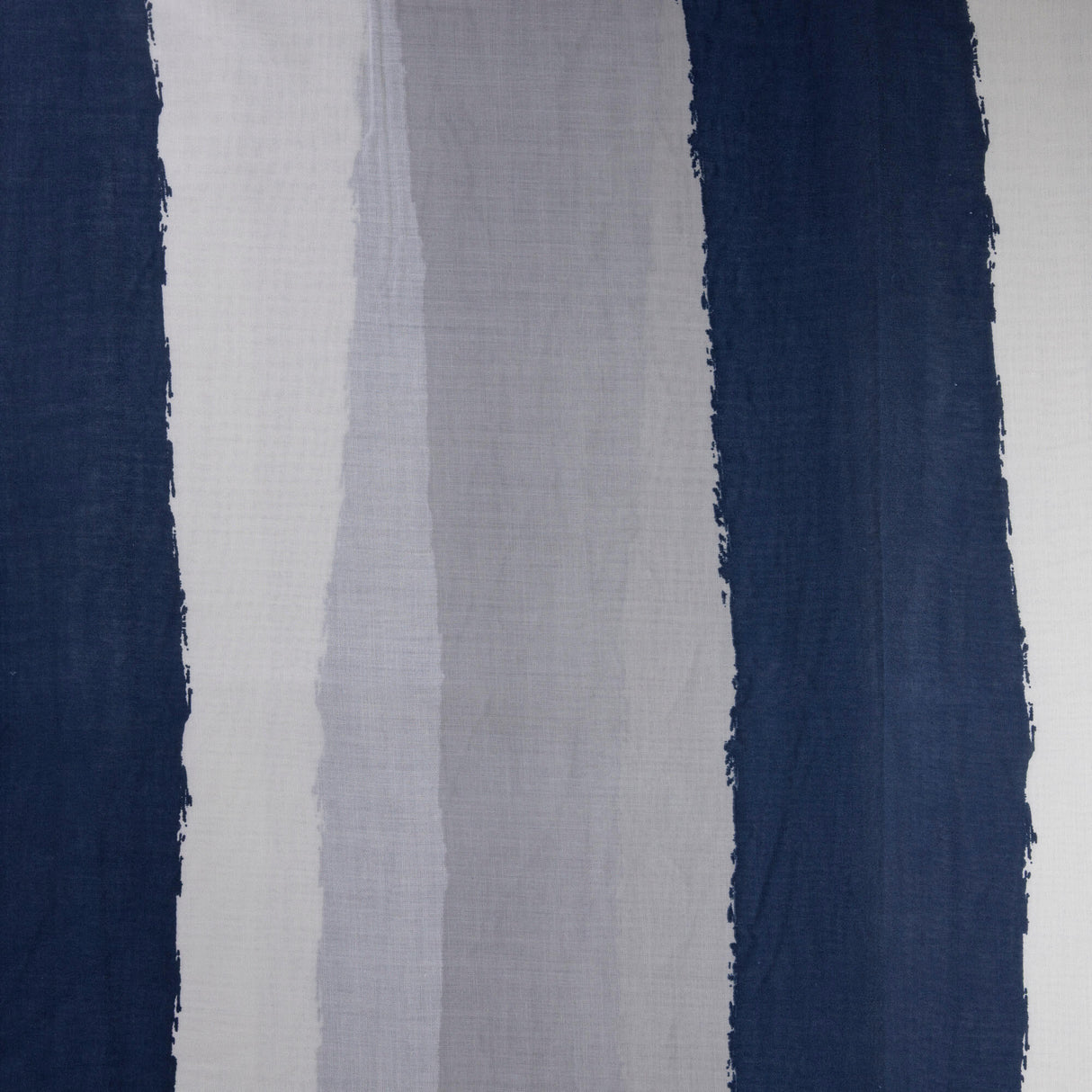 Voile 100% viscose – Rayures peintes bleu marine, gris et blanc