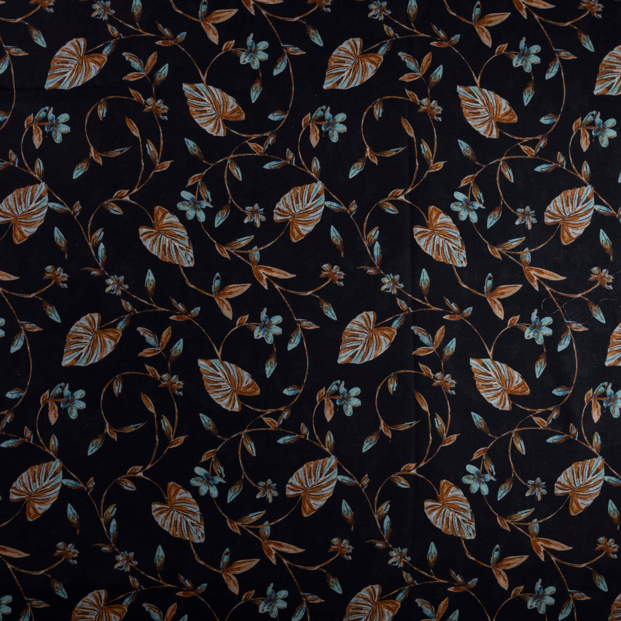 Voile 100% coton – Fleurs et cachemire caramel fond noir