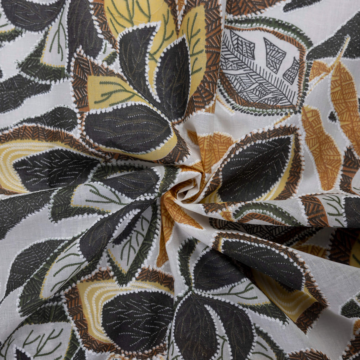 Voile 100% coton – Feuilles noir jaune