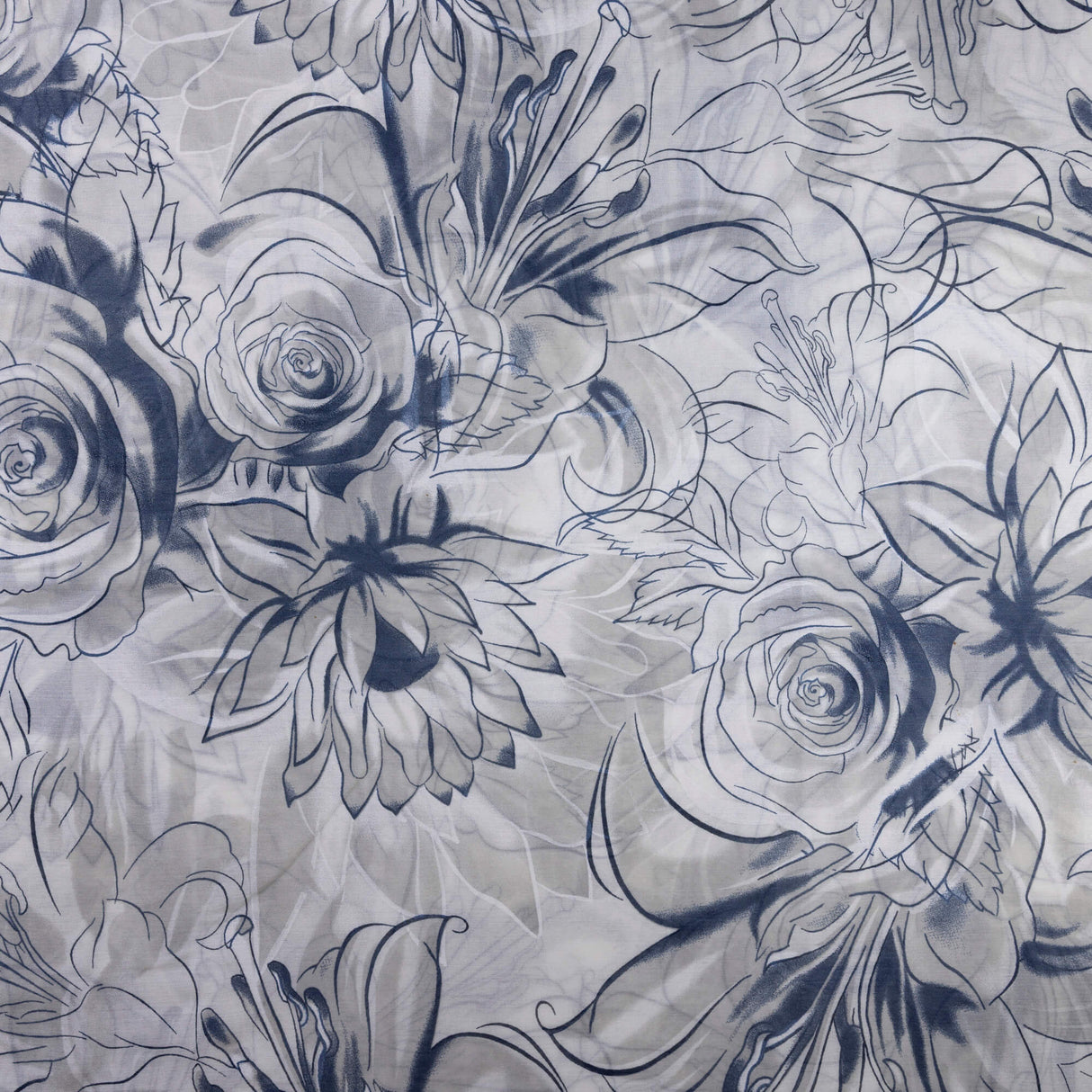 Voile 100% coton – Fleurs bleu fond blanc
