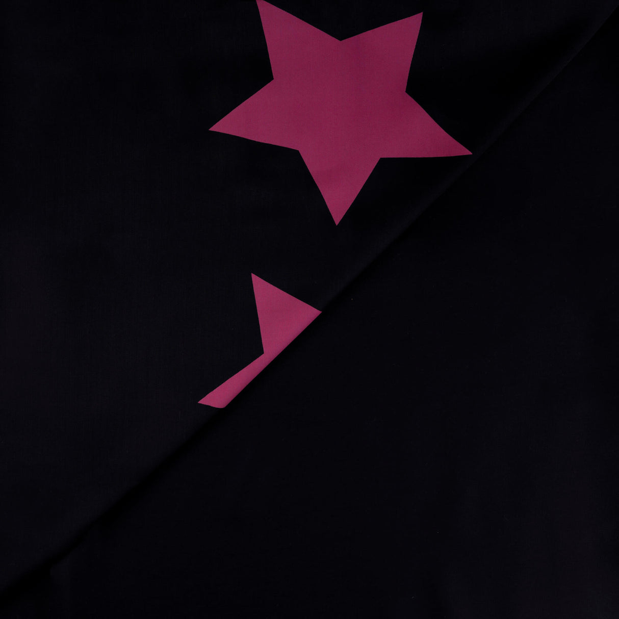 Satin 100% viscose – Étoiles roses fond noir