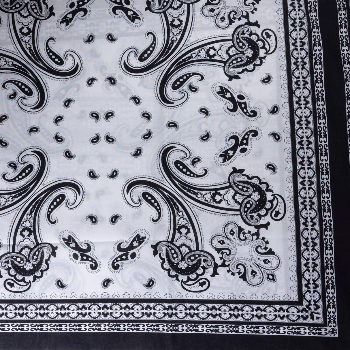 Batiste 100% coton – Bandana noir et blanc