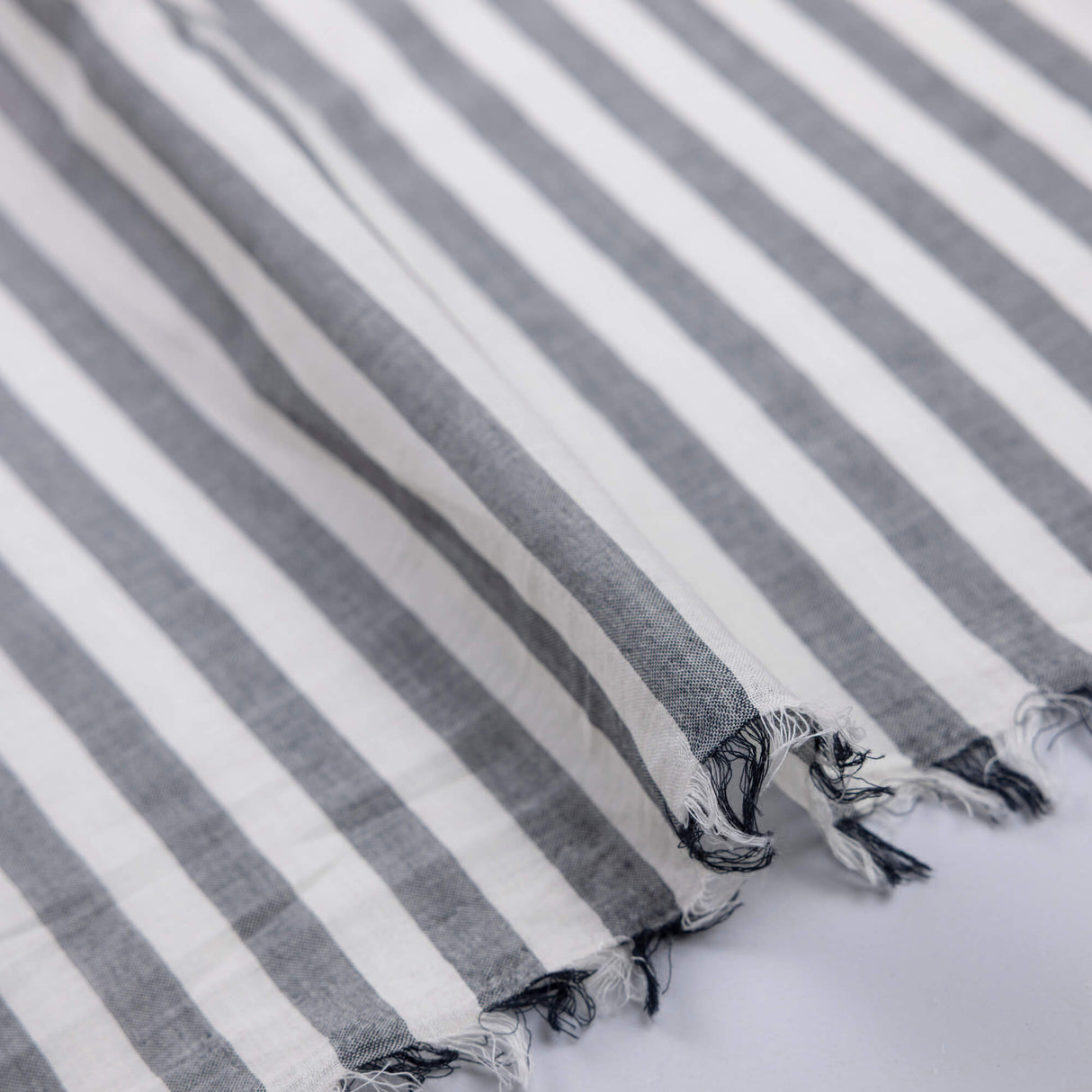 Voile 100% coton - Rayures noir et écru