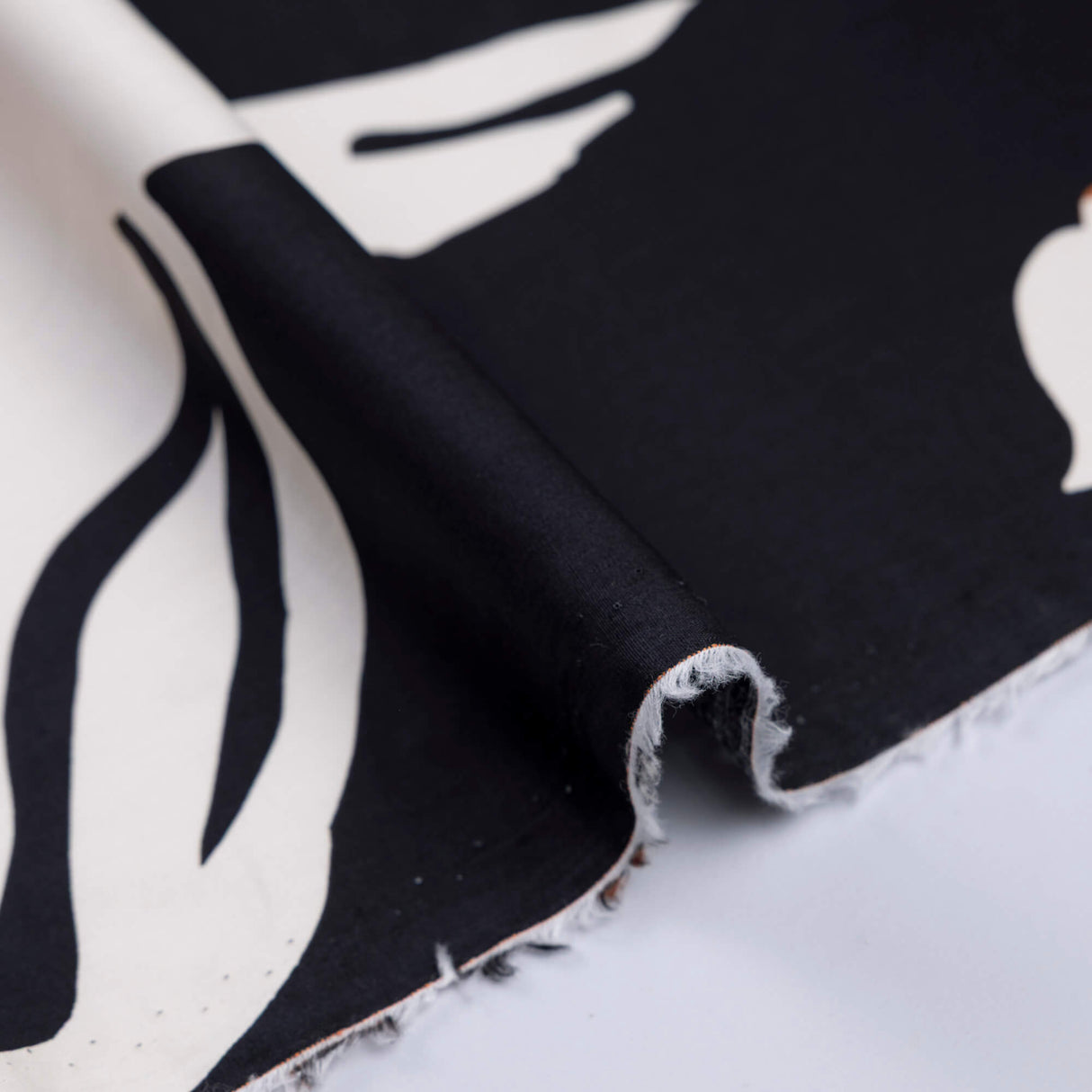 Percale 100% coton – Grandes fleurs noir, écru et terracotta
