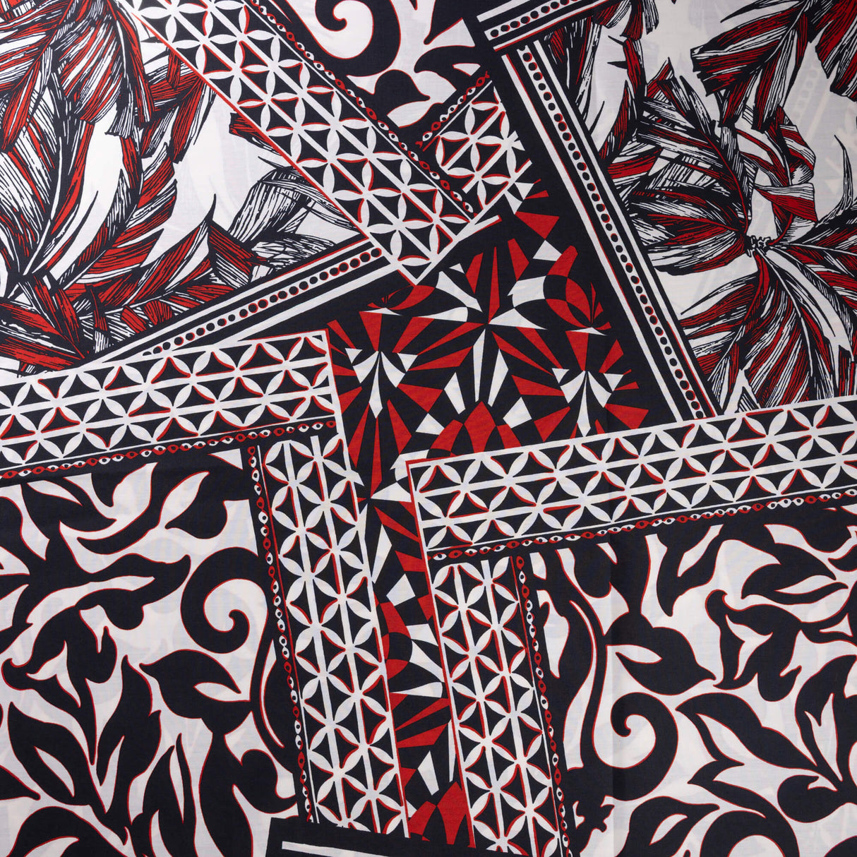 Percale 100% coton – Patchwork feuillage noir, blanc et rouge