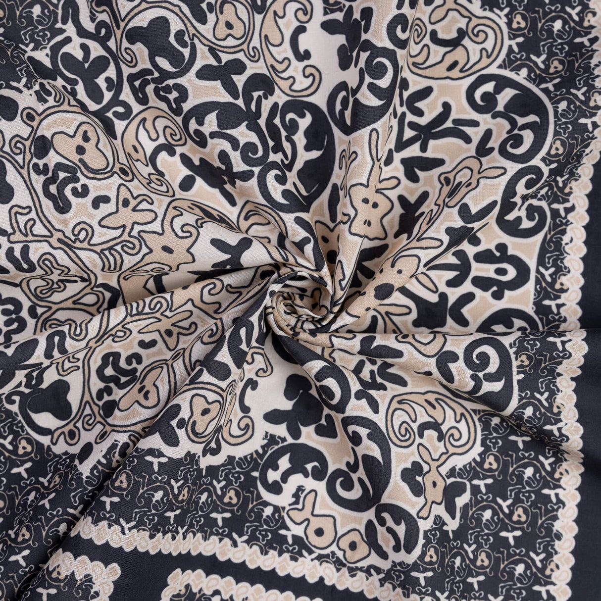 Batiste 100% viscose – Carreaux floraux noir et beige