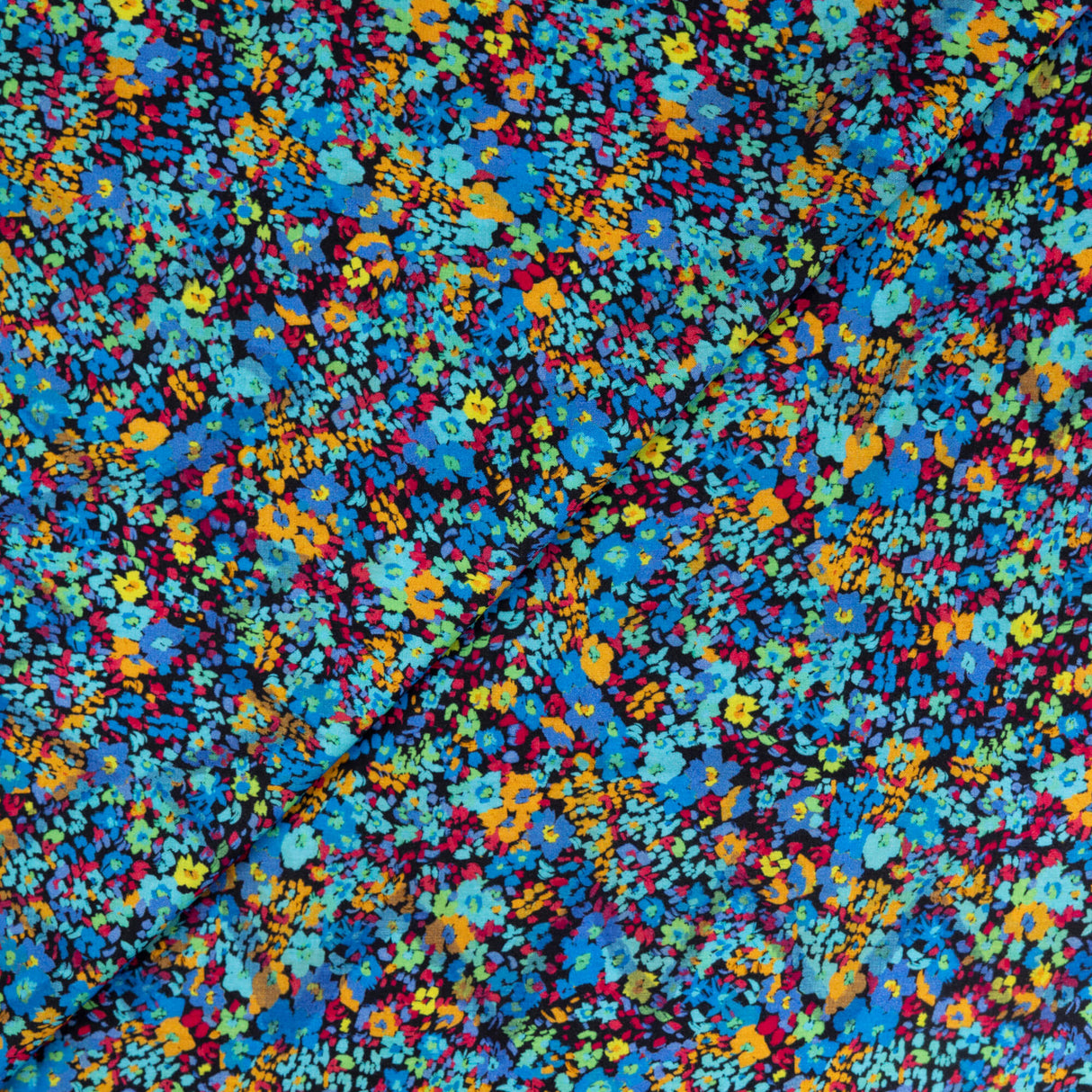 Étoffe 100% viscose – Mini fleurs multicolores fond noir