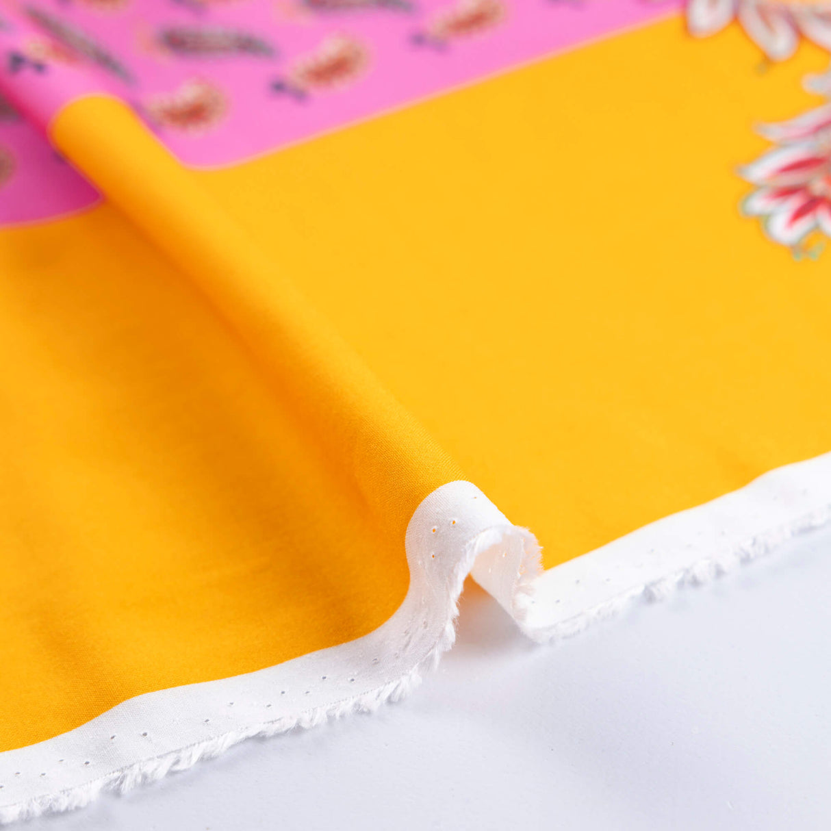 Étoffe 100% viscose – Cachemire rose et orange