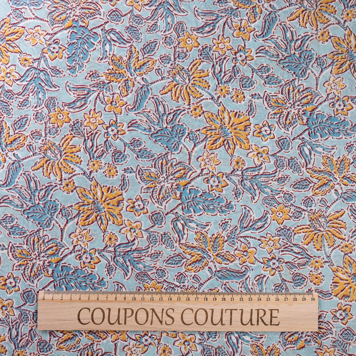 Voile 100% viscose – Fleurs jaunes fond bleu ciel