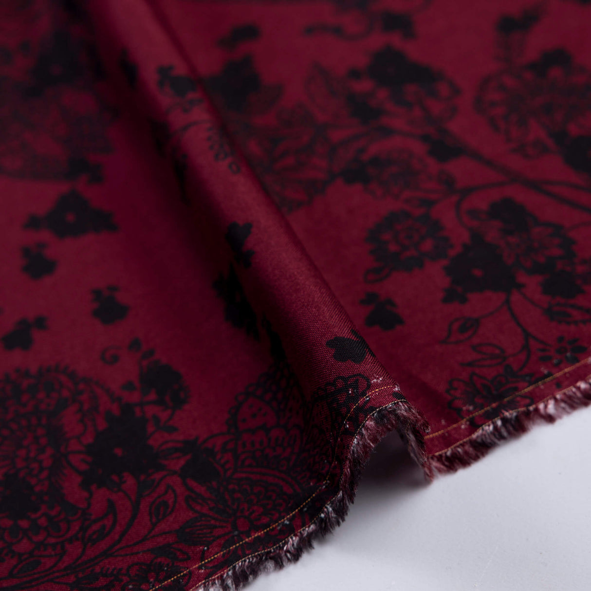 Étoffe 100% viscose – Cachemire floral bordeaux
