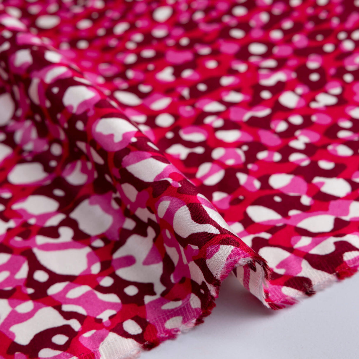 Satin 100% viscose - Abstrait rose fuchsia