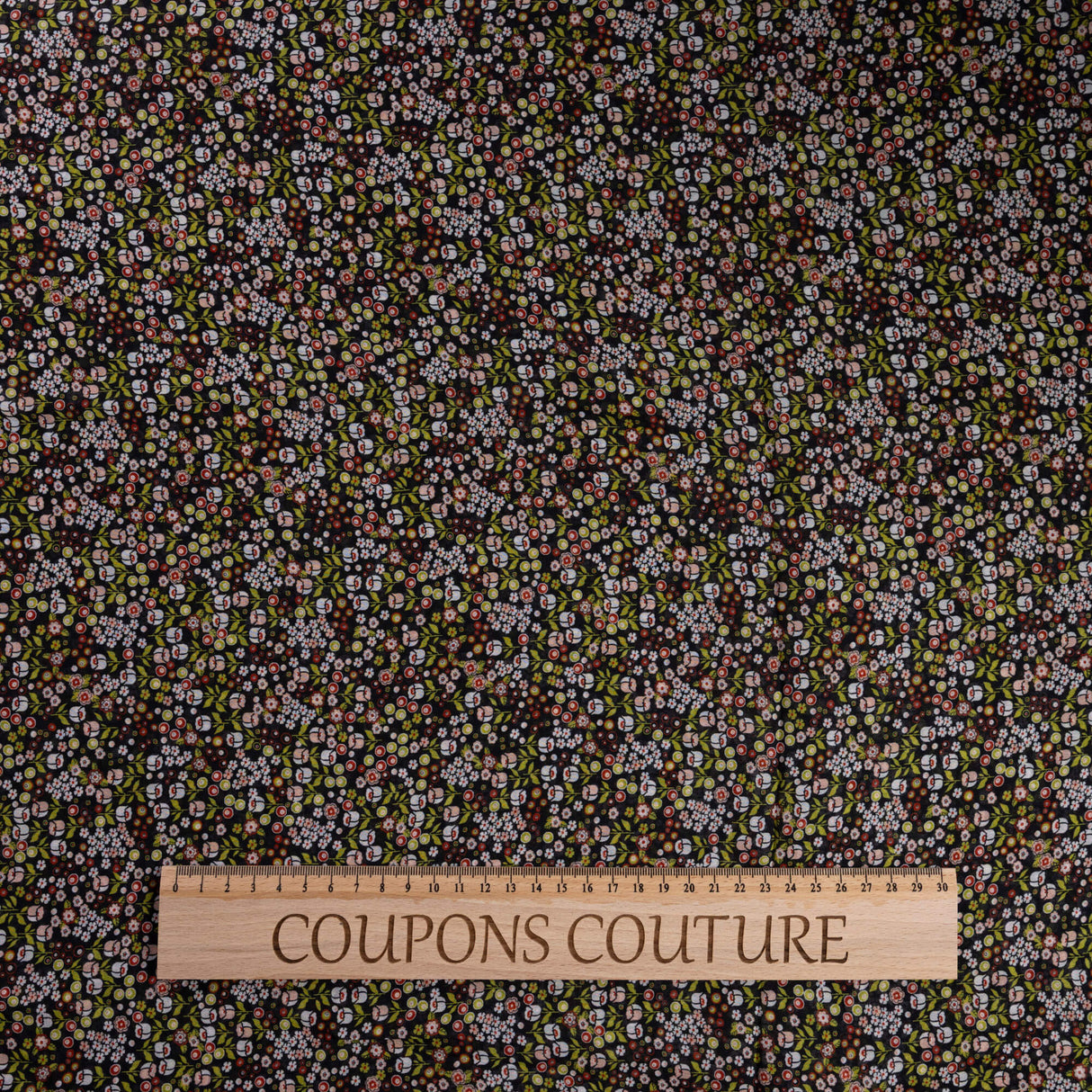 Mousseline 100% viscose - Mini fleurs multicolores fond noir