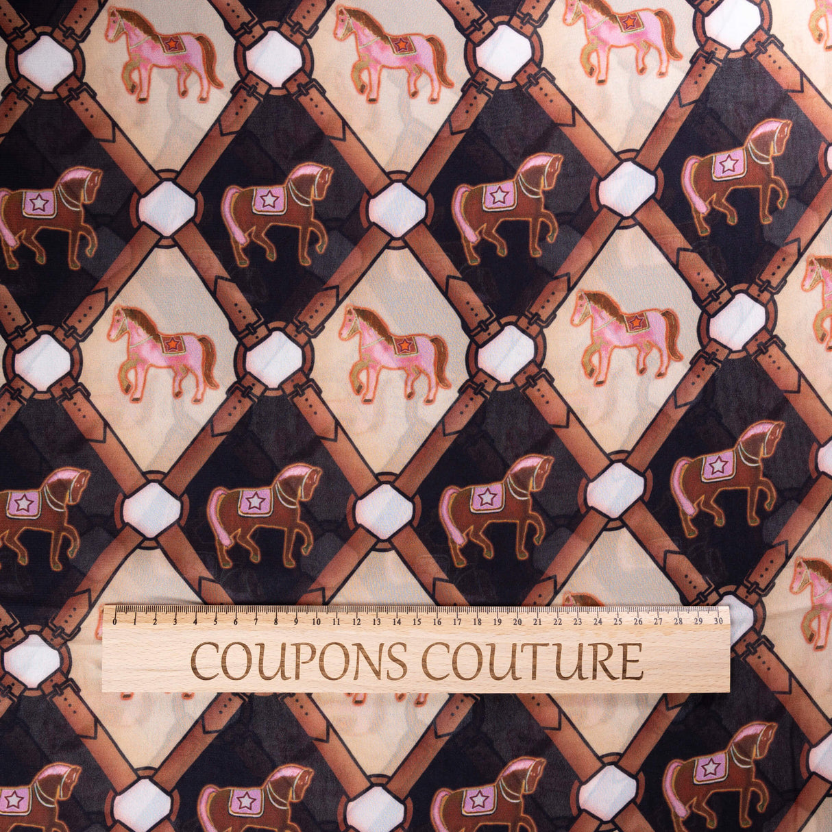 Mousseline 100% viscose - Chevaux & sangles beige noir