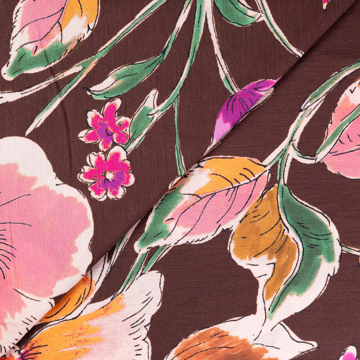Crêpon 100% viscose - Grandes fleurs roses fond chocolat