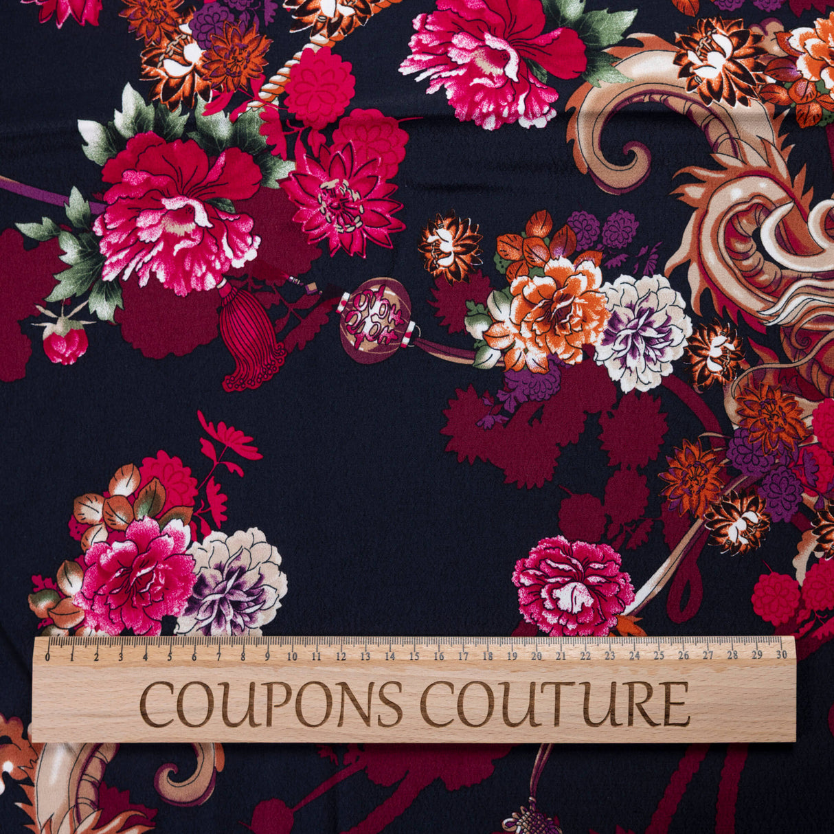 Crêpe 100% viscose - Fleurs fuchsia fond noir