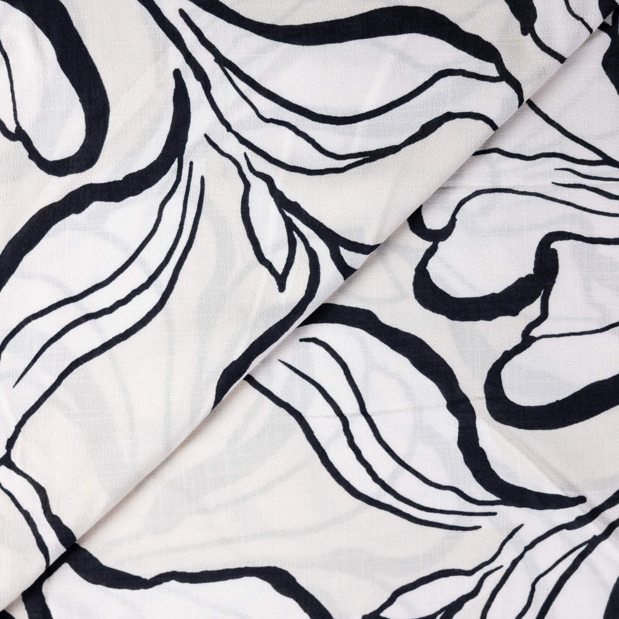 Étoffe 100% viscose - Fleurs graphiques noir & blanc