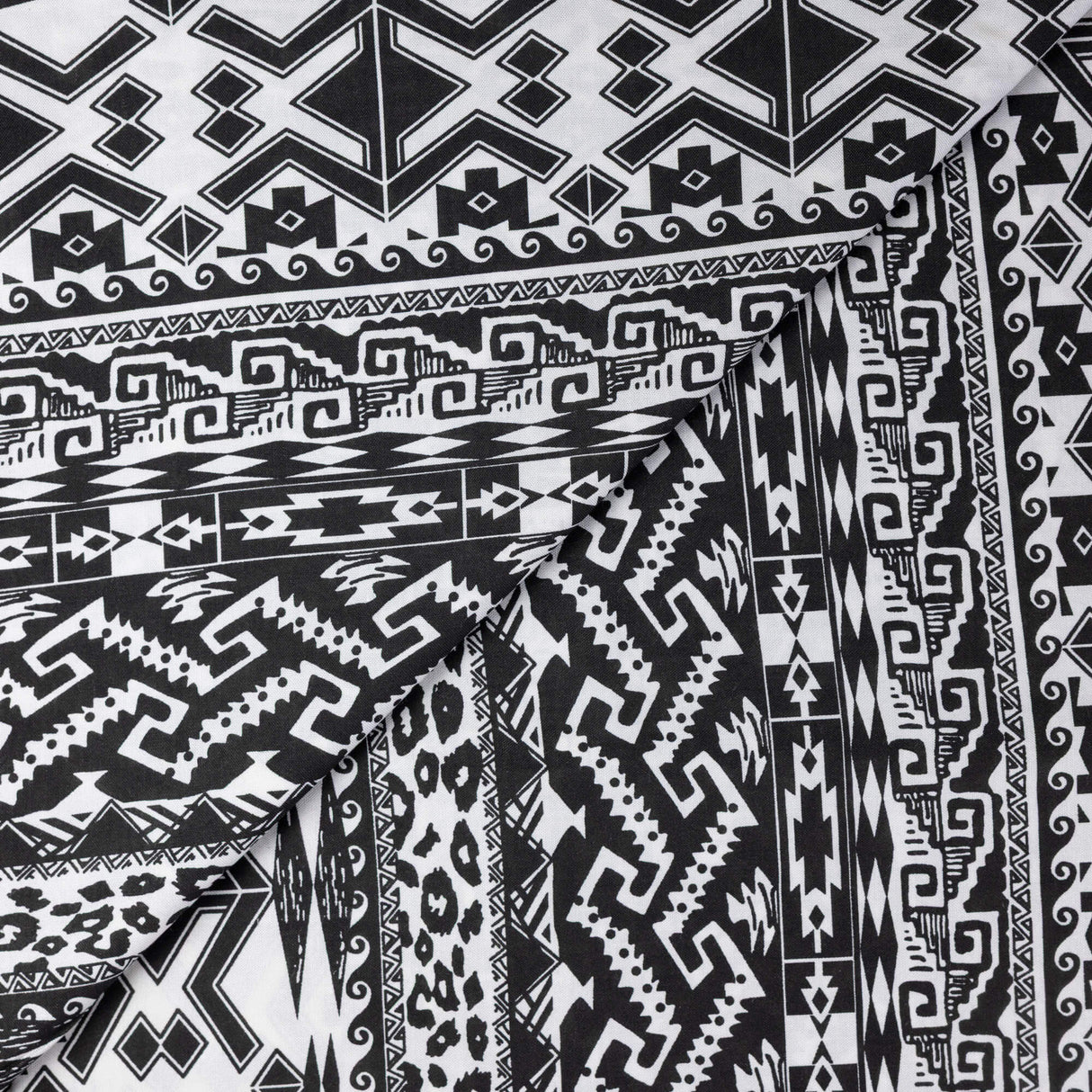 Étoffe 100% viscose - Motif ethnique noir & blanc