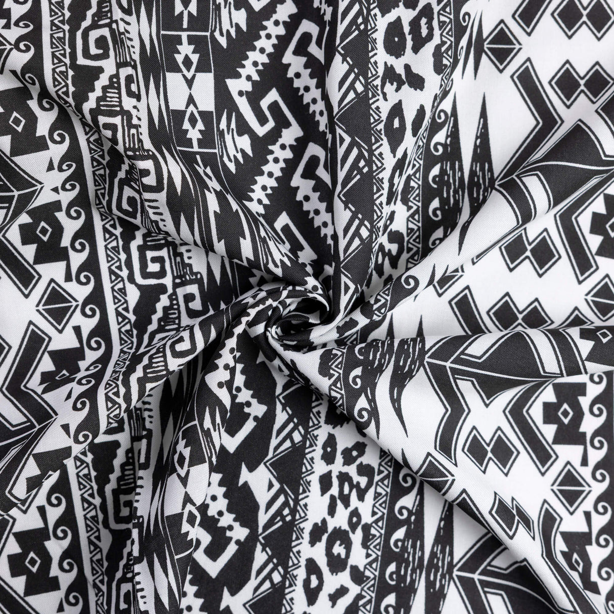 Étoffe 100% viscose - Motif ethnique noir & blanc
