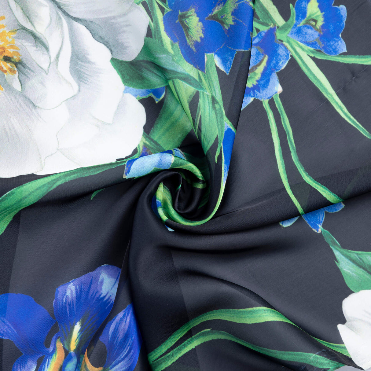 Satin léger - Fleurs bleues fond noir