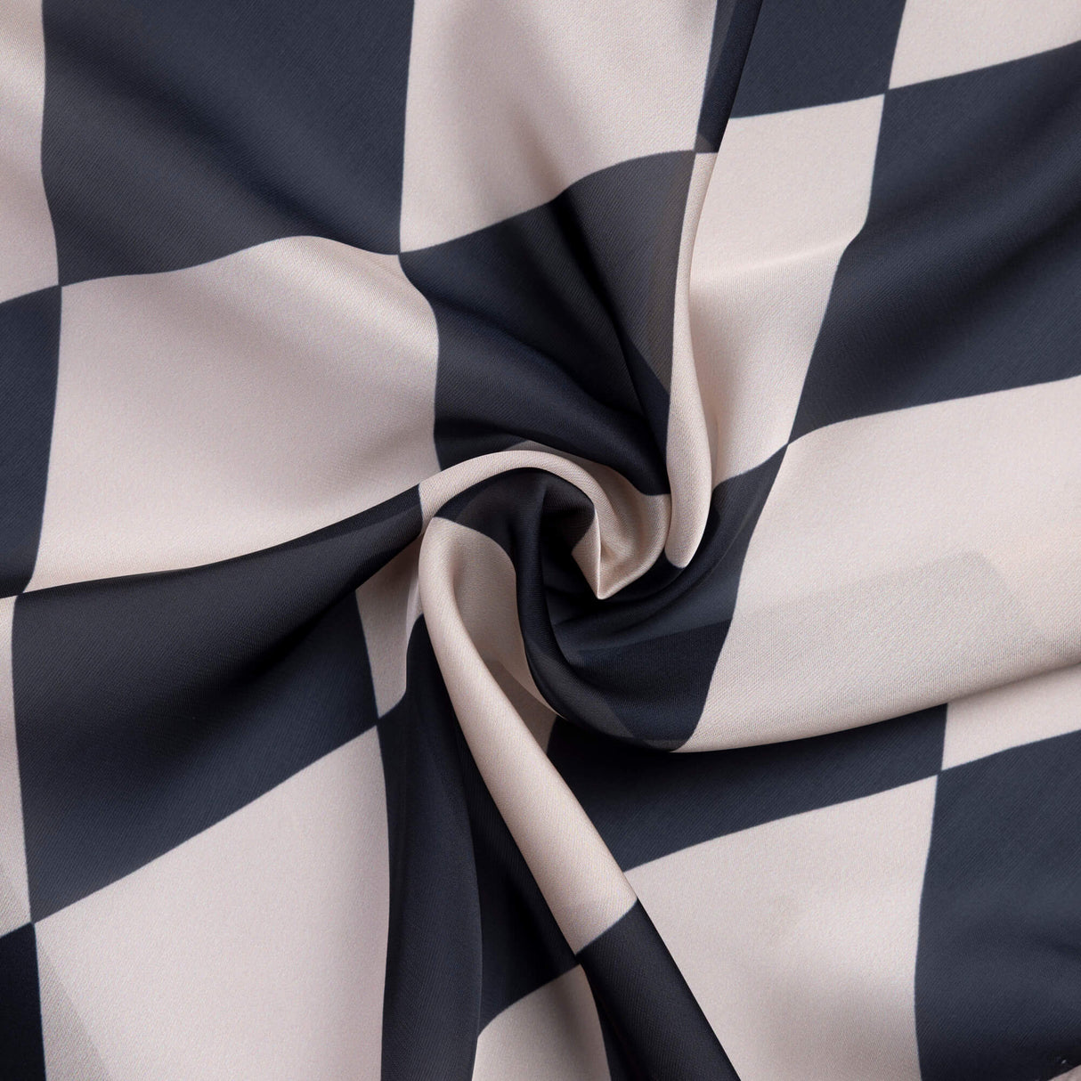 Satin léger – Damier noir fond beige