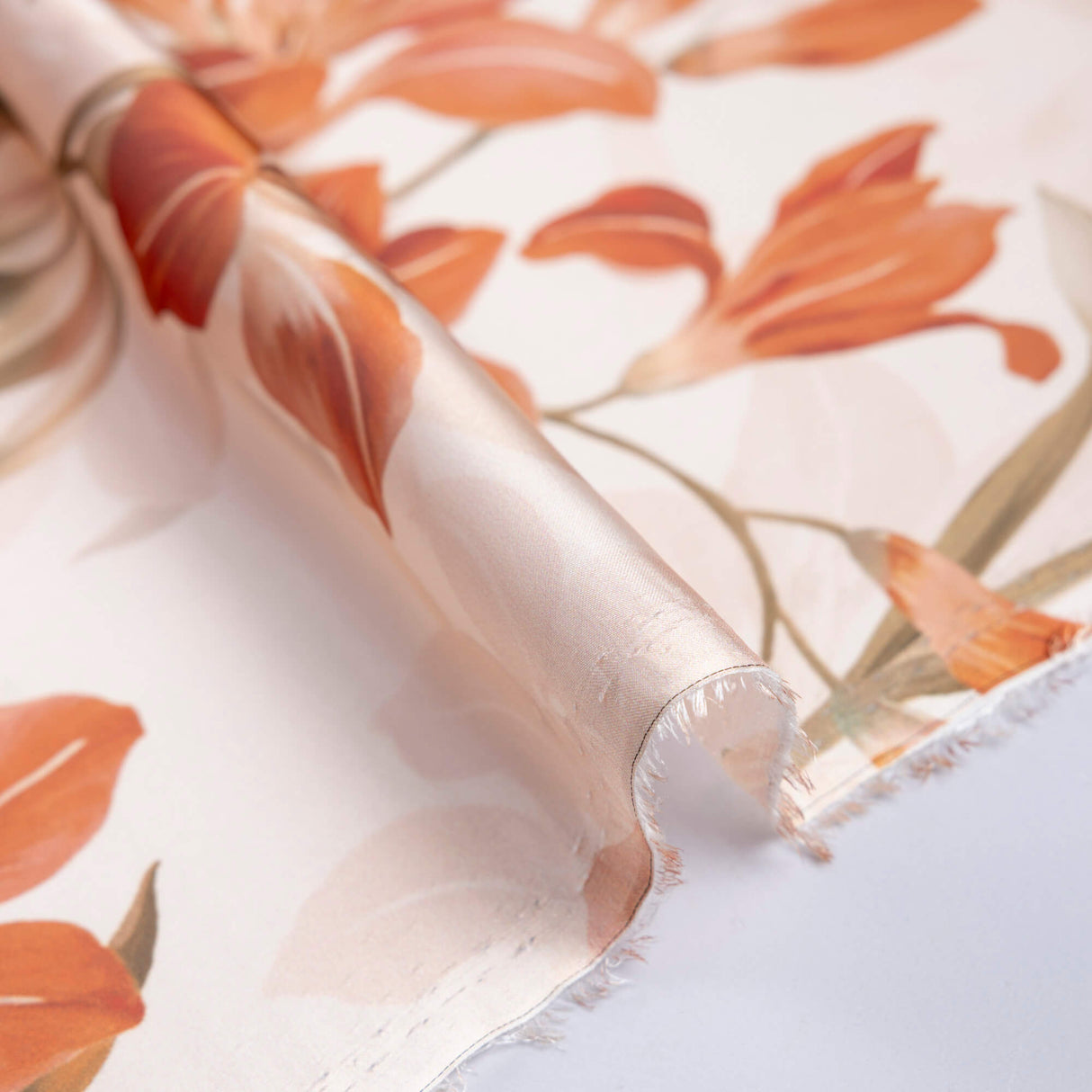 Satin léger – Fleurs terracotta