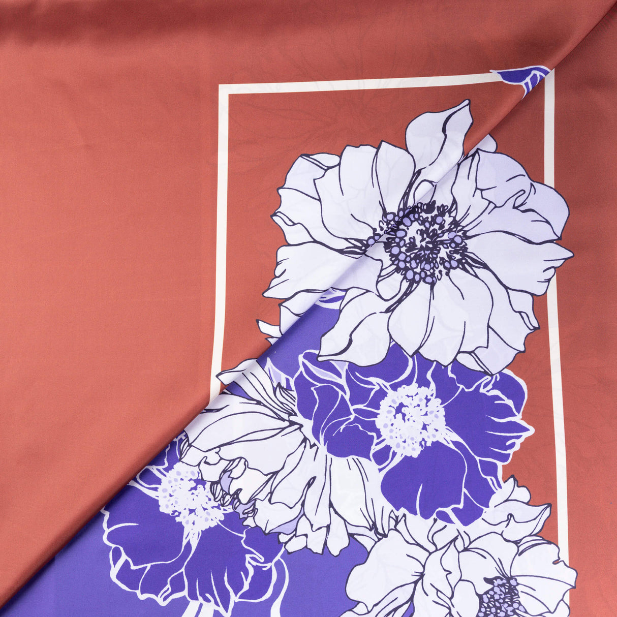 Satin – Fleurs lilas terracotta