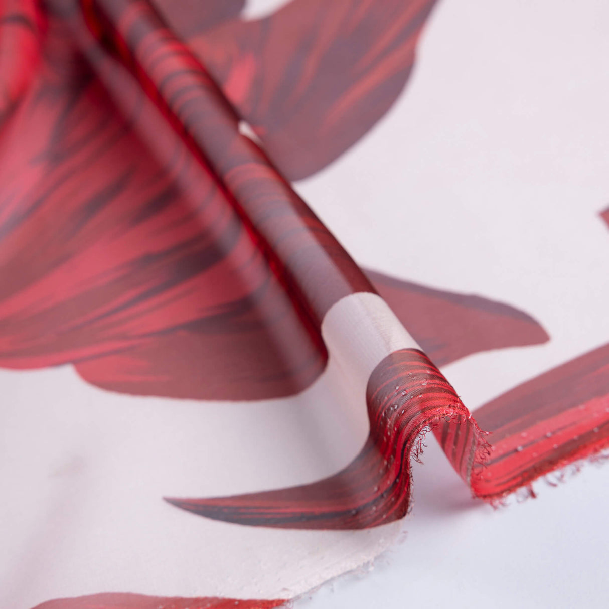 Mousseline – Fleurs rouges