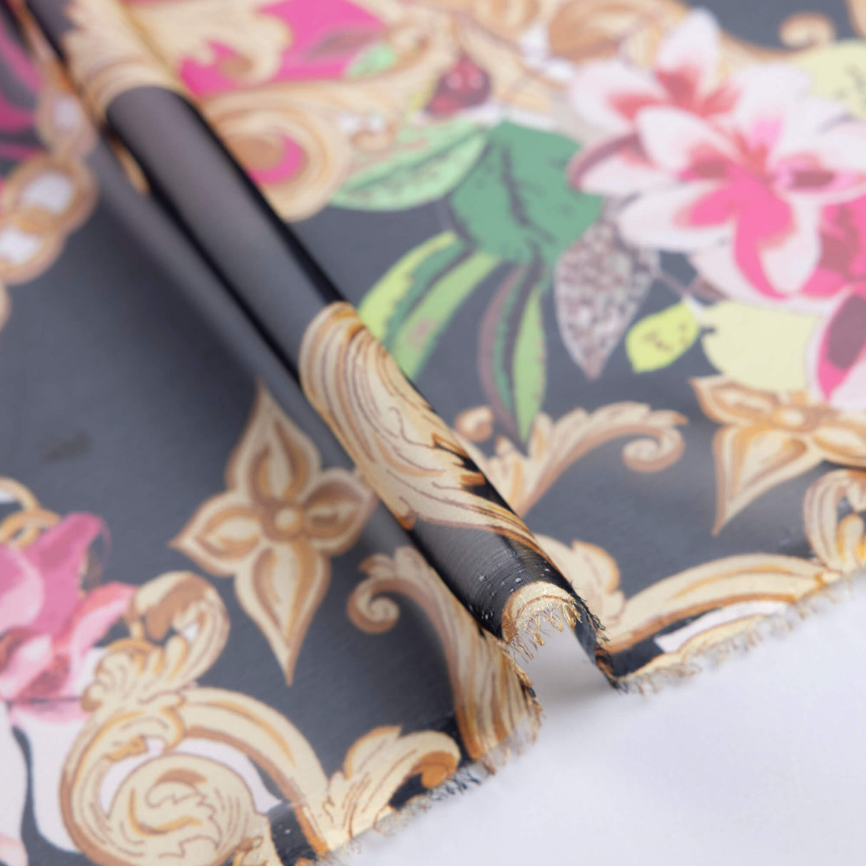 Mousseline – Floral baroque rose