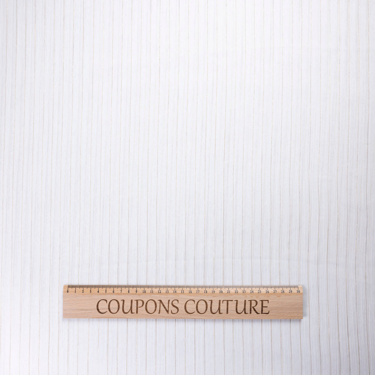 Mousseline blanche à rayures lurex doré