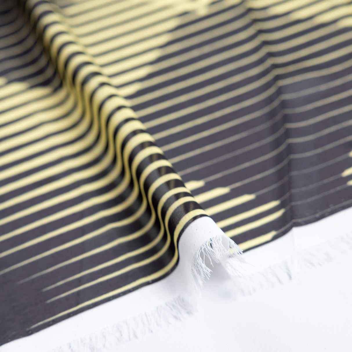 Georgette - Rayures graphiques noir & jaune