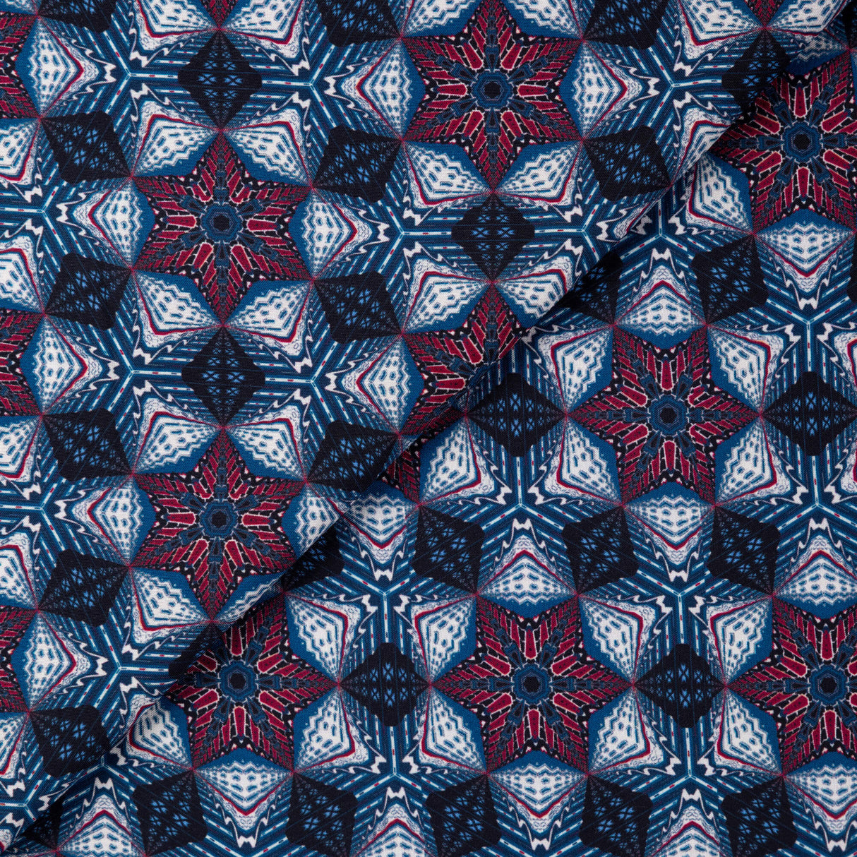 Étoffe 100% viscose - Rosaces géométriques bleu & bordeaux