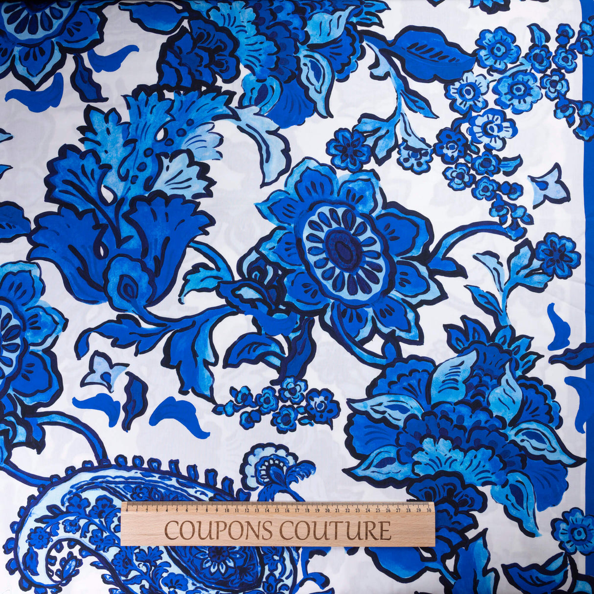 Étoffe 100% viscose - Fleurs bleues & rayures marines