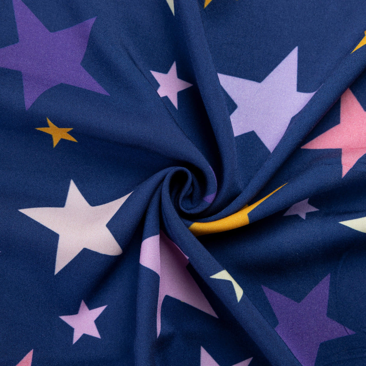 Étoffe 100% viscose - Étoiles multicolores fond bleu marine