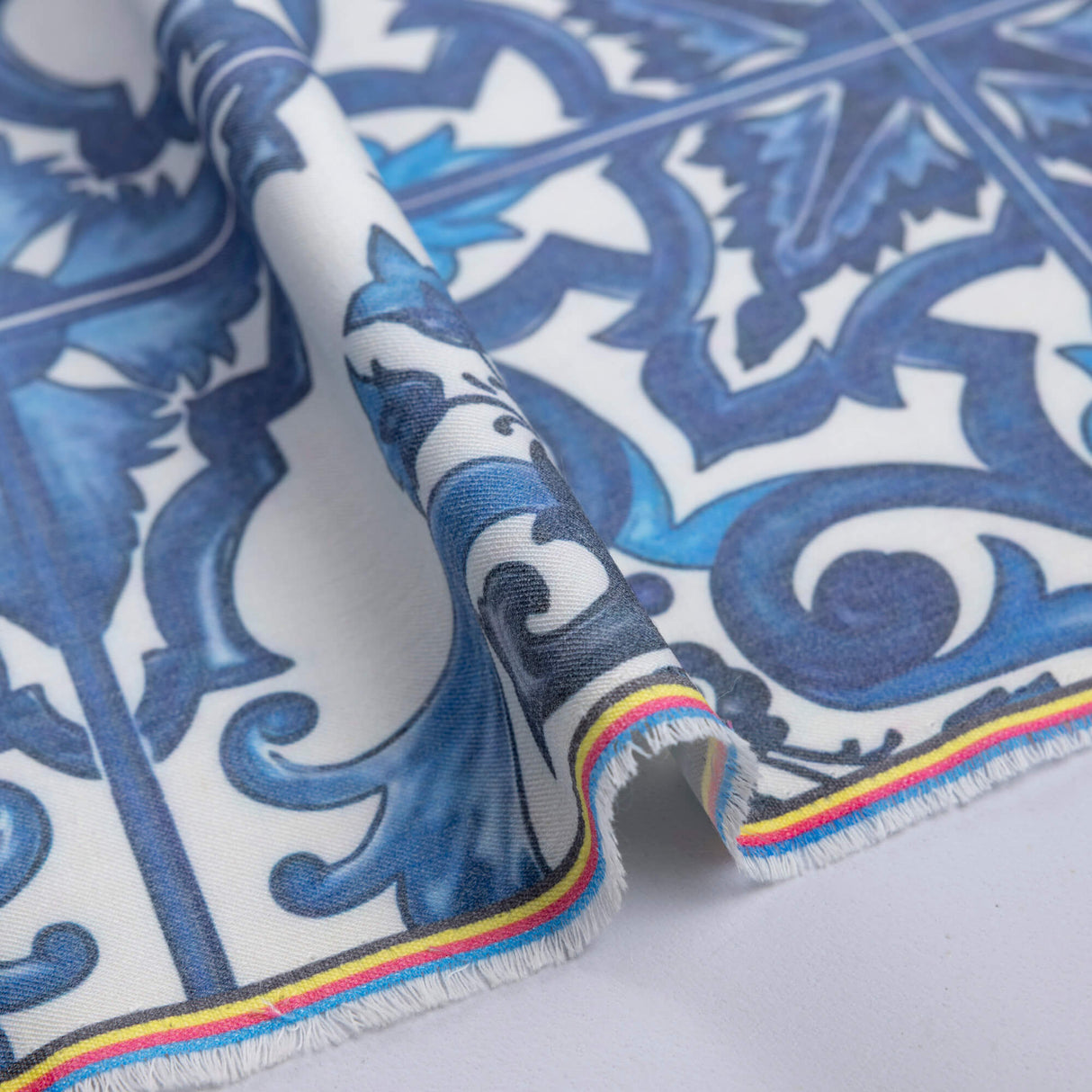 Gabardine de laine extensible - Carreaux méditerranéens bleus