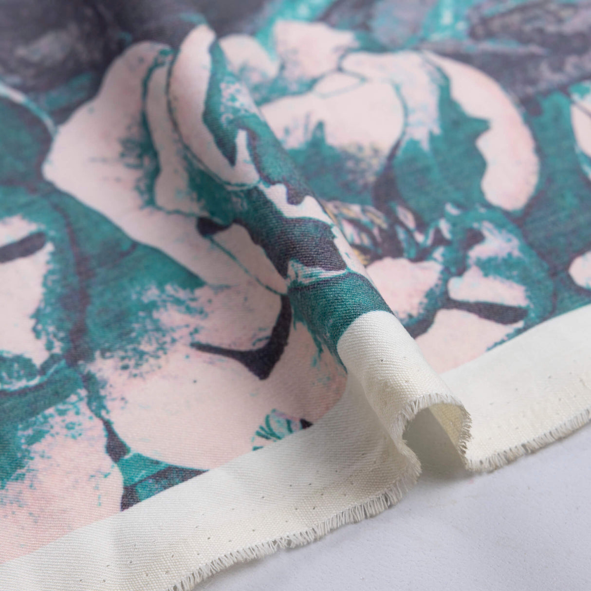 Gabardine de laine extensible - Fleurs et papillons turquoise
