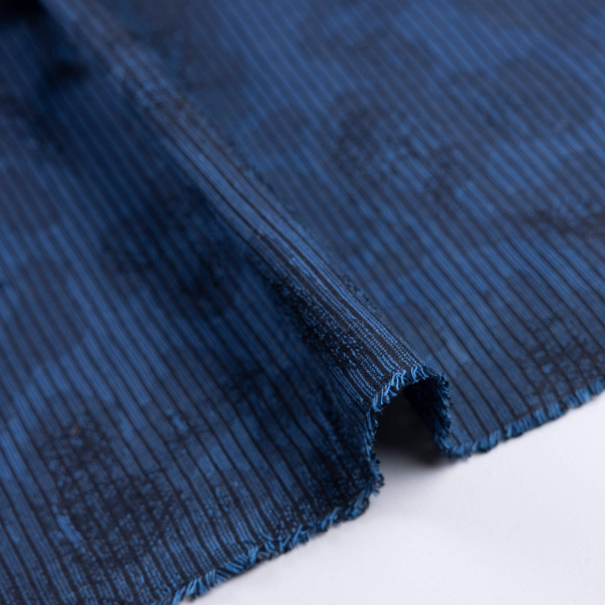Jacquard 100% coton - Fleurs bleu roi et noir