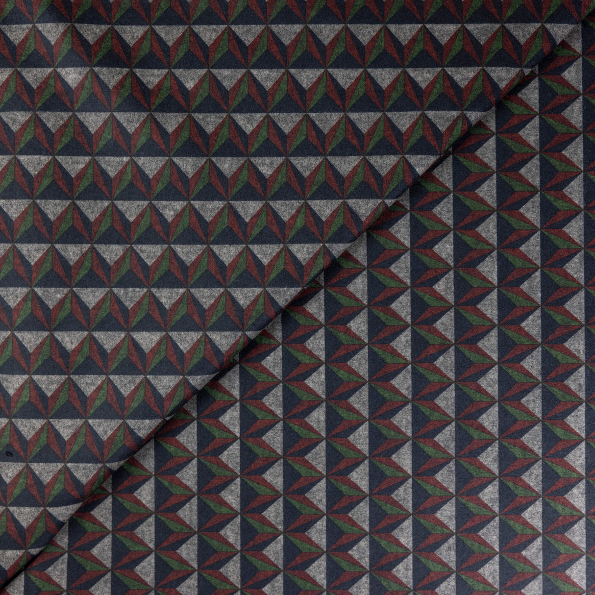Maille Milano émerisée - Triangles graphiques vert et rouge