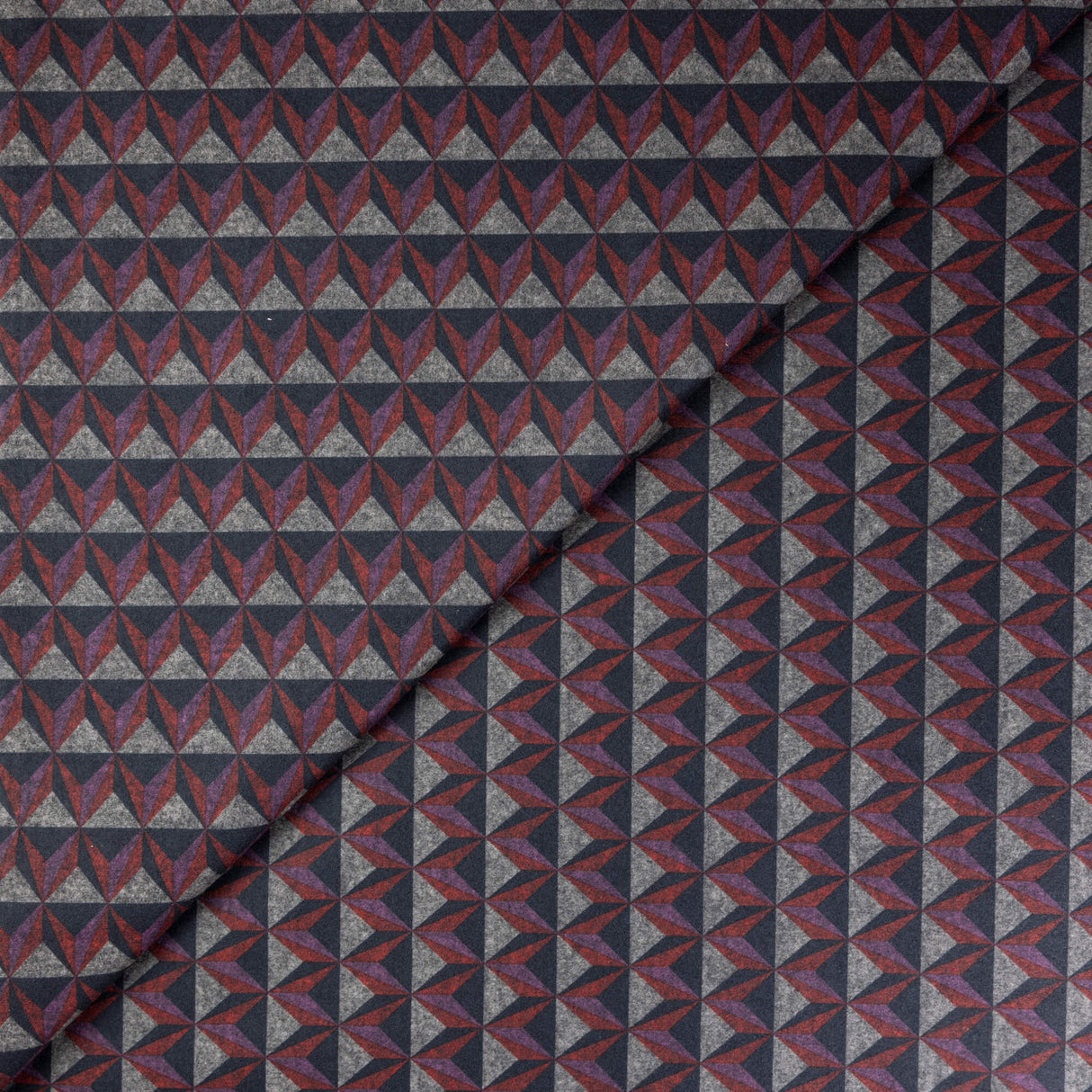 Maille Milano émerisée - Triangles graphiques violet et rouge