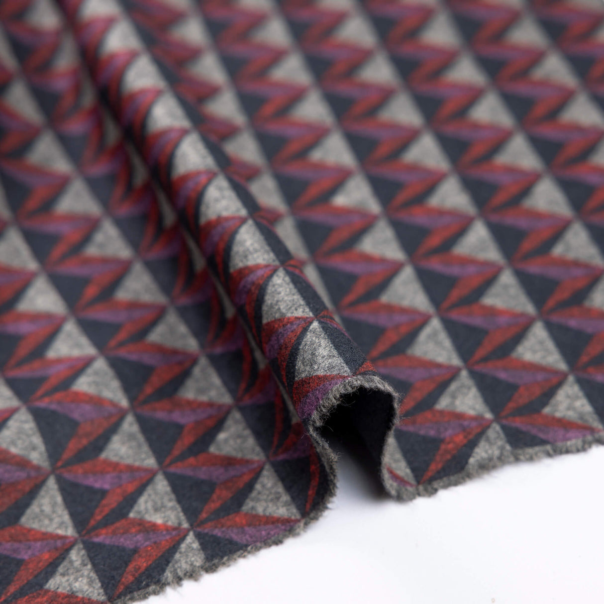 Maille Milano émerisée - Triangles graphiques violet et rouge