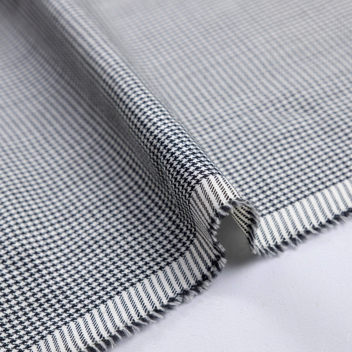 Tissu tailleur 100% laine - Pied-de-puce noir et blanc