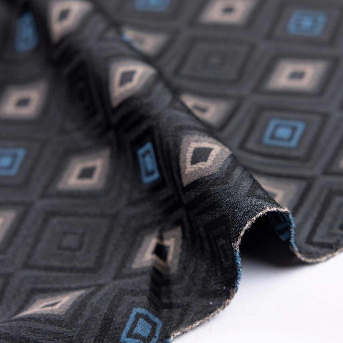 Jacquard - Losanges bleu et taupe fond noir