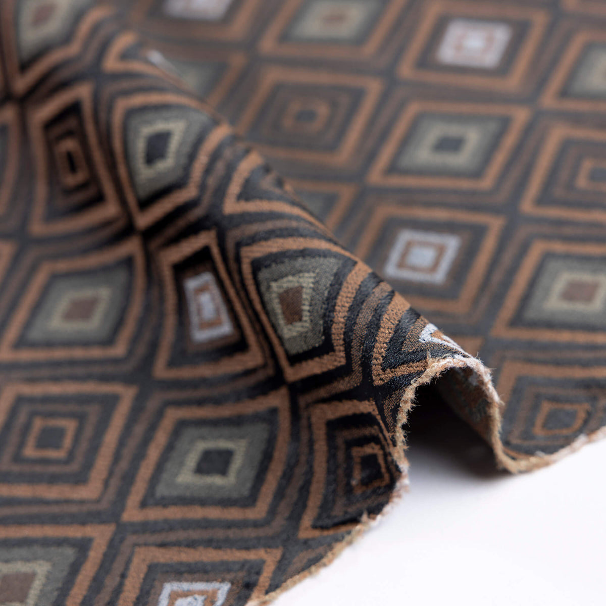 Jacquard - Losanges camel et kaki fond anthracite