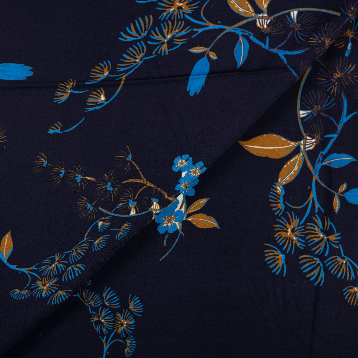 Étoffe 100% viscose – Bouquet bleu fond marine