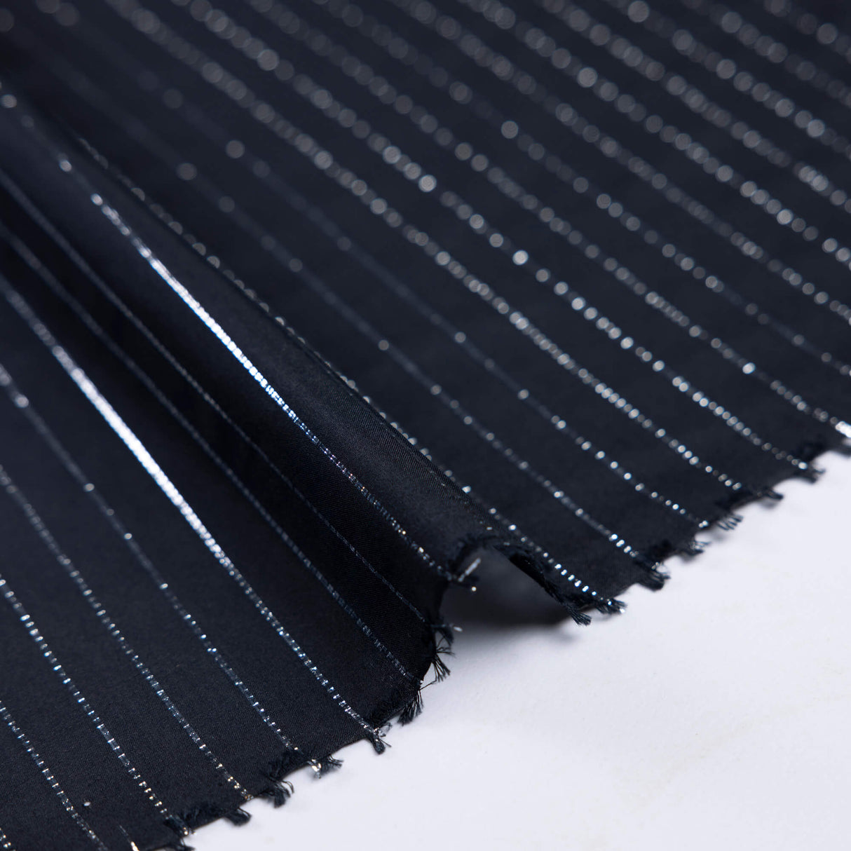 Voile de soie et coton – Noir rayure lurex argent
