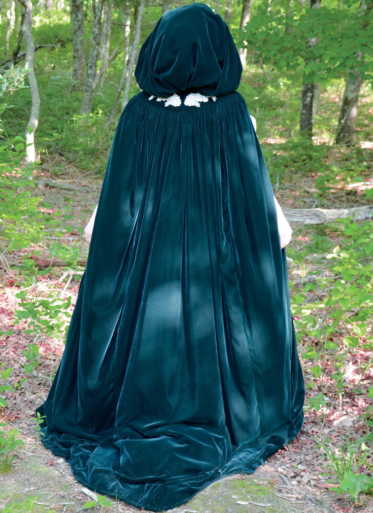 Patron McCall's n°7886 - Cape à capuche pour femme