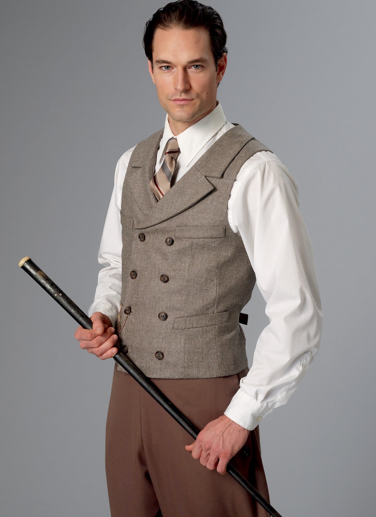 Patron McCall's n°8133 - Gilet homme élégant