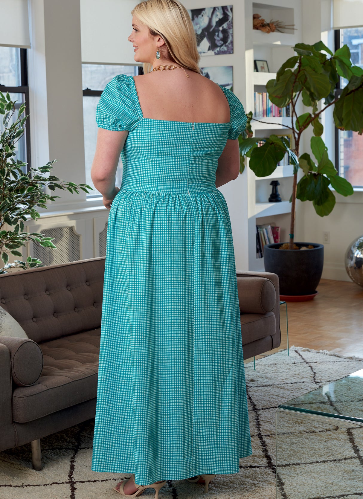 Patron McCall's n°8209 - Robe et combinaison avec découpes princesse