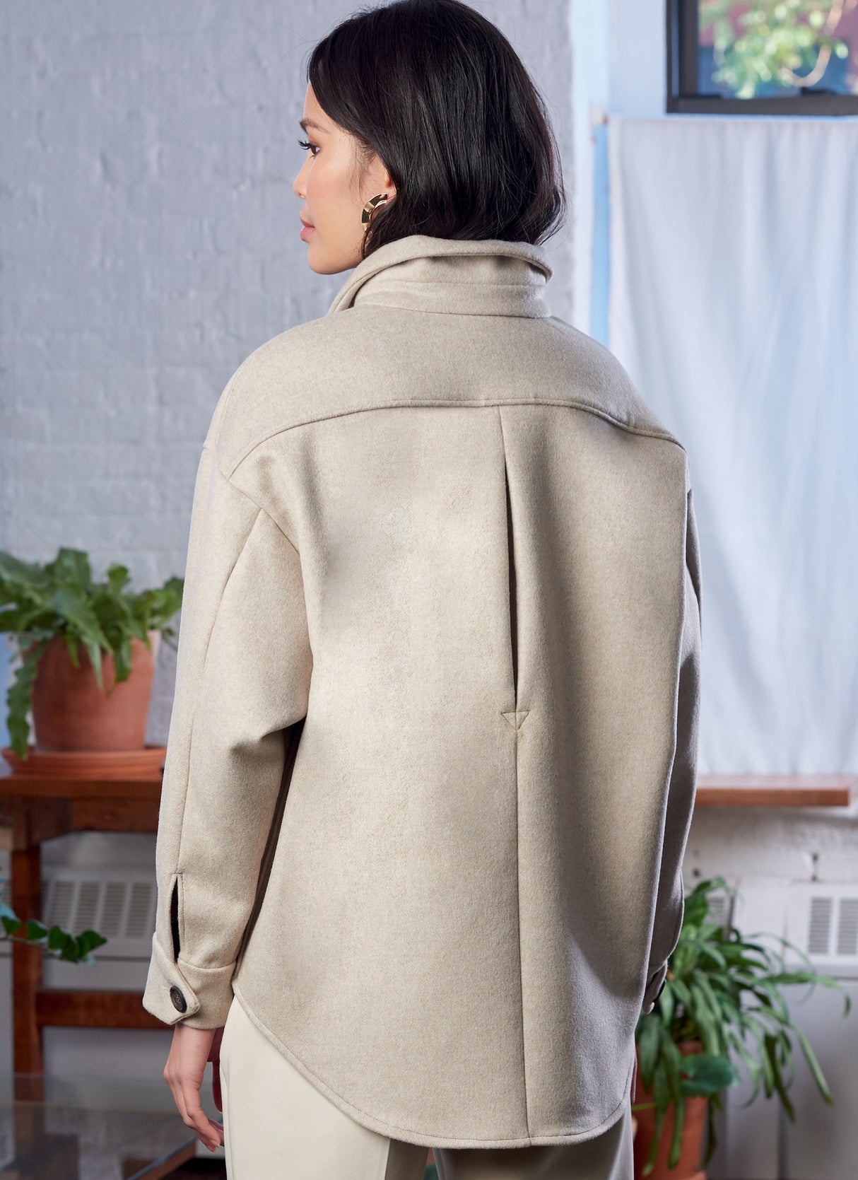 Patron McCall's n°8210 - Veste boutonnée pour femme
